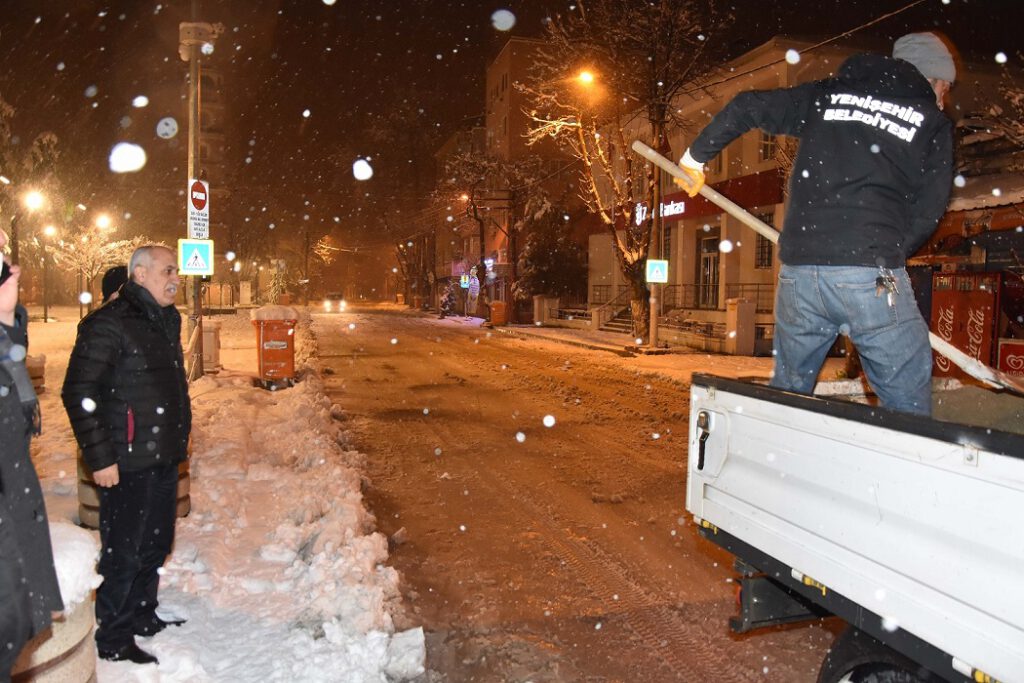 Yenişehir’den karla çetin mücadele