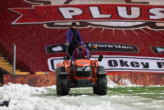 Türk Telekom Stadyumu’nda kar mesaisi