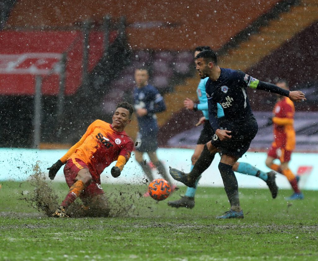 Galatasaray liderliği geri aldı