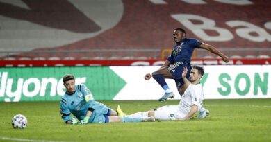 Fenerbahçe Konya’da 3’lüğü attı Fenerbahçe Konya’da 3’lüğü attı