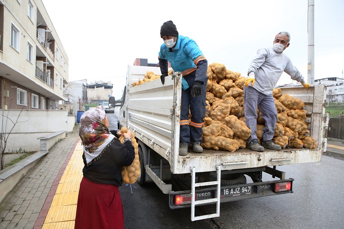 Nilüfer Belediyesi’nden patates üreticilerine destek