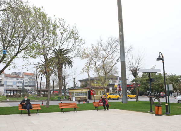 Mudanya’daki parklar güneş enerjisiyle aydınlatılıyor