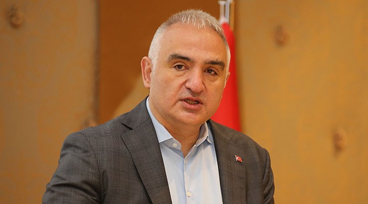 Bakan Ersoy: Tüm turizm çalışanları Mayıs sonuna kadar aşılanacak