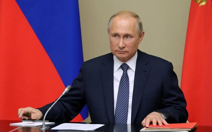Putin’den siyasi ömrünü uzatan yasaya imza