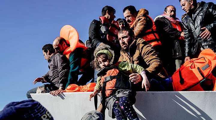 Yunanistan’dan Türkiye’ye sığınmacı geçişlerine destek suçlaması