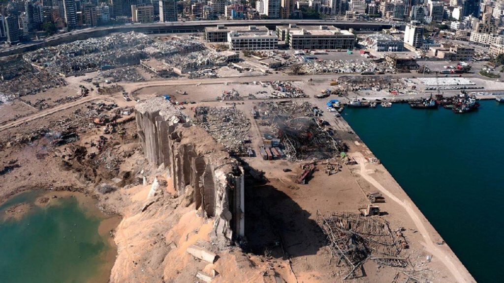Beyrut Limanı, 200 kişinin hayatını kaybettiği patlamanın ardından tehlikeli maddelerden temizleniyor