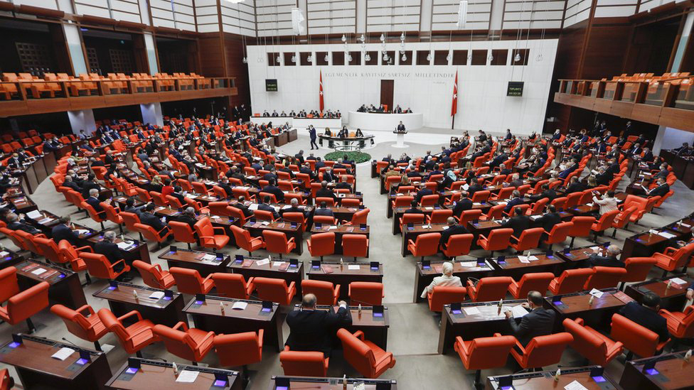 AKP, 15 maddelik torba teklifini Meclis’e sundu