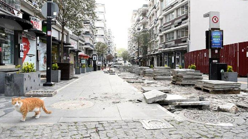 AKP’li Belediye, 5 yıl önce 25 milyona yaptırılan granitleri kaldırdı, yeniden asfalta döndü!