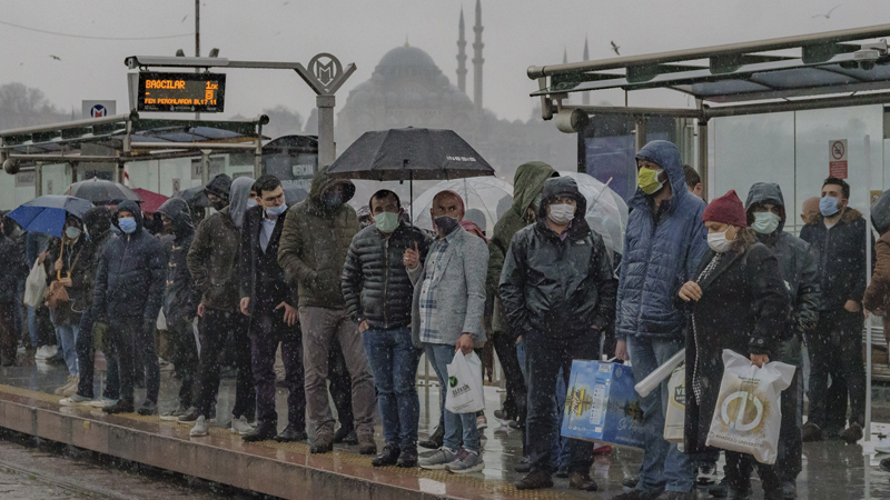 Hava sıcaklıkları düşecek; sağanak yağış geliyor!