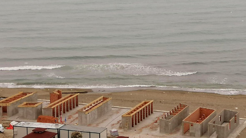 AKP’li belediyeden plaj projesi; kumsala beton döküldü!