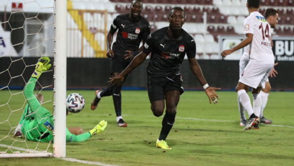 Sivasspor’da 10. golüne ulaşan Gradel, 22 gole doğrudan etki etti