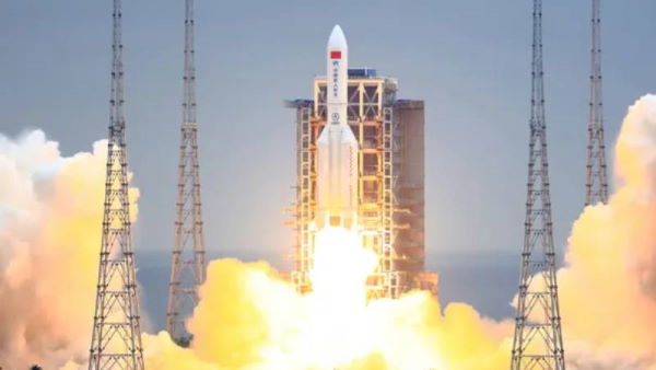Çin’in uzaya gönderdiği roket kontrolden çıktı; parçaların nereye düşeceği bilinmiyor