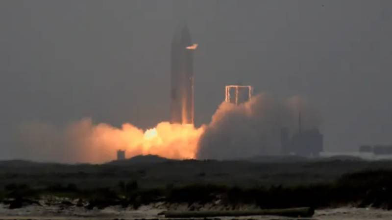 SpaceX’in Starship’i 4 deneme sonra başarılı bir şekilde iniş yaptı