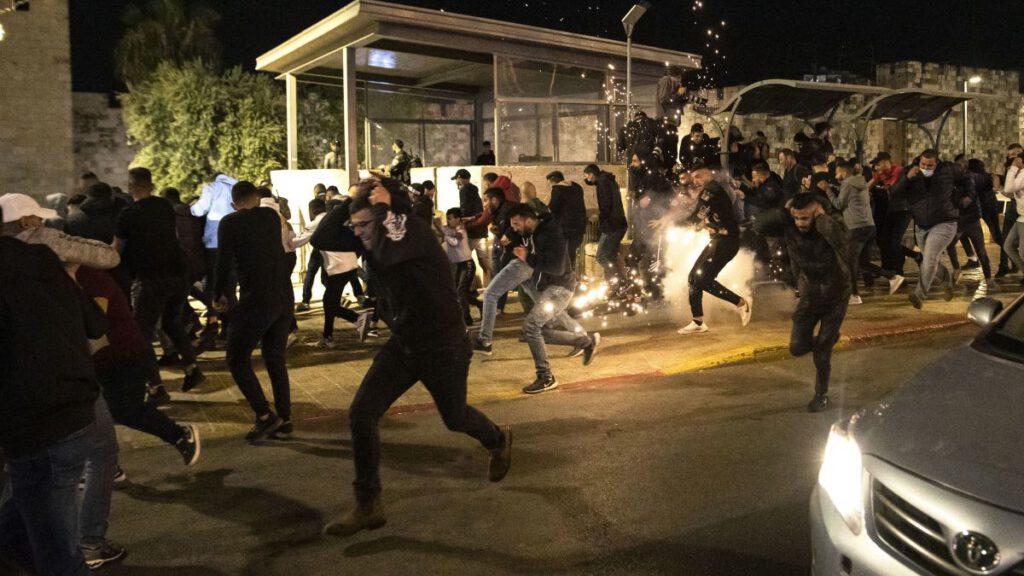 Mescid-i Aksa çevresindeki polis müdahalesi ve çatışmaların son gününde 80 kişi daha yaralandı