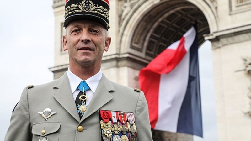Fransa’da ‘iç savaş uyarısı yapan’ imzacı askerlerin istifası istendi