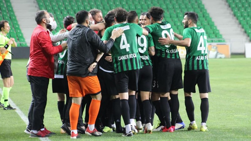 2. Lig’de finalin adı Kocaelispor-Sakaryaspor oldu