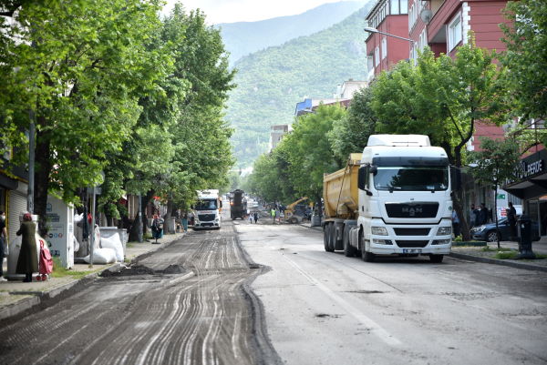 Profesör Tezok Caddesi sil baştan yenileniyor