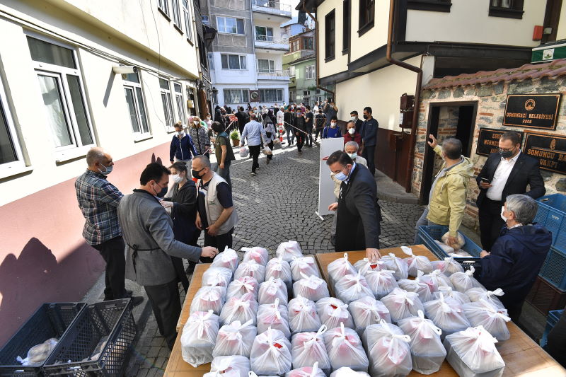 Her gün 2500 kişiye iftar yemeği