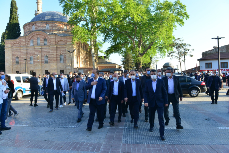 Başkan Oktay Yılmaz bayramı Emir Sultan Camii’nde karşıladı