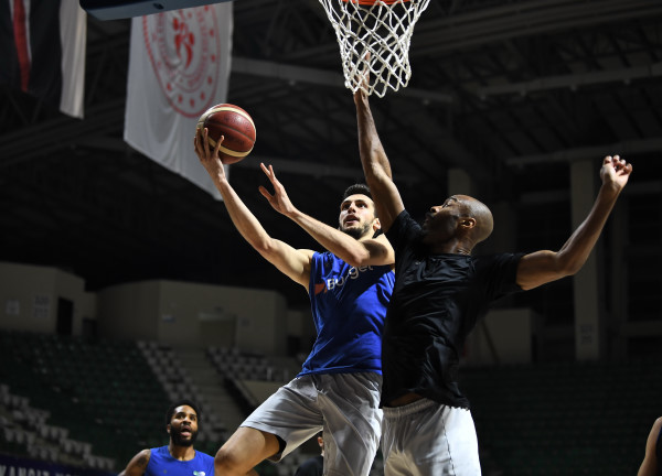 TOFAŞ play-off çeyrek final hazırlıklarına antrenman maçıyla devam etti