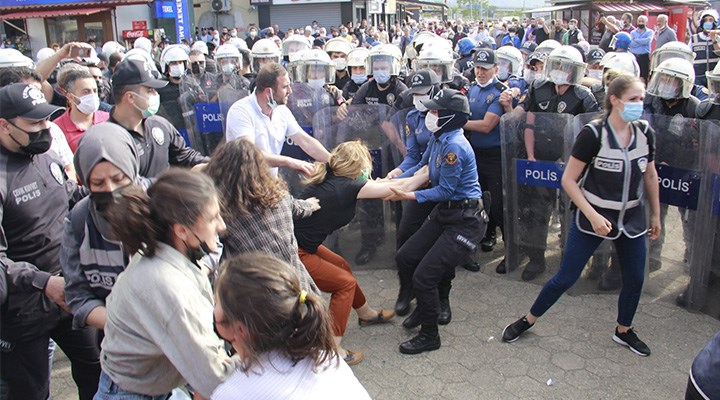 Çay isyanına sert polis müdahalesi