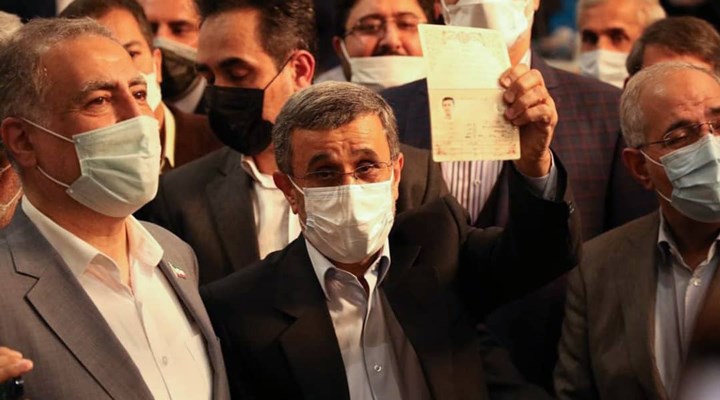 Ahmedinejad cumhurbaşkanlığına yeniden aday oldu