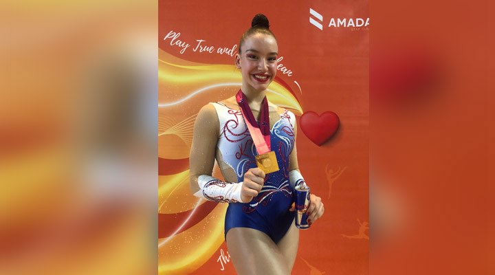 Milli cimnastikçi Ayşe Begüm Onbaşı, altın madalya kazandı