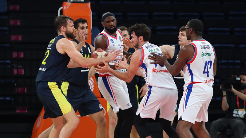 Anadolu Efes-Fenerbahçe Beko maçında kavga