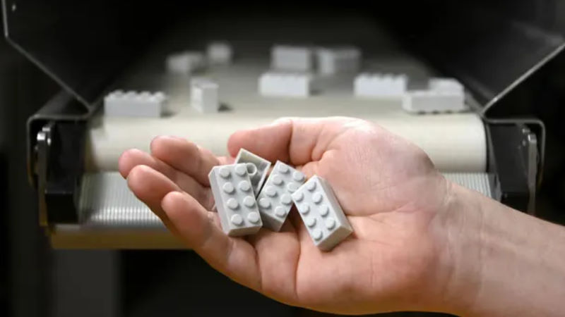 Lego, ilk defa geri dönüştürülmüş plastik şişelerden bloklar üretti