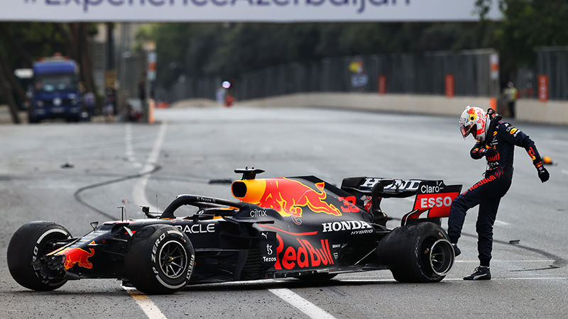 Bakü GP’de lastiği patlayan Verstappen, kaza anını anlattı
