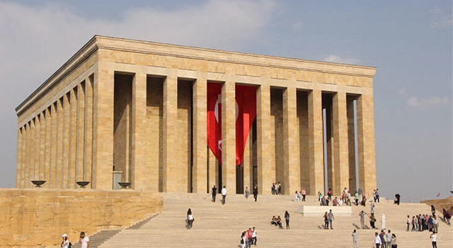 Anıtkabir Komutanlığına suç duyurusu