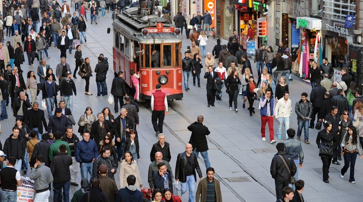 İktidar seçmeninin yaklaşık yarısı, mafyanın korunup kollandığını düşünüyor