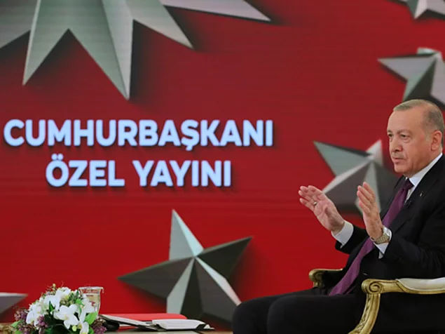 TRT Yayınında Hayvanını Kaybeden Gazeteciye ‘Öldürdün mü?’ Sorusunu Soran Erdoğan Tepki Topladı