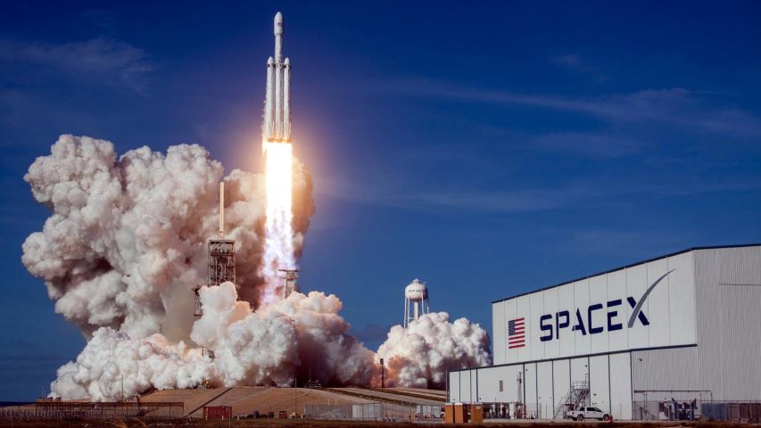 SpaceX, Jüpiter’in uydusu Europa’ya 178 milyon dolara gidecek