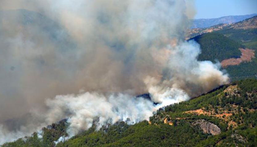 Mersin’deki orman yangını 3 gündür söndürülemedi