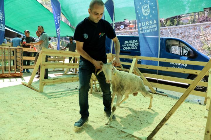 Bursa’da yetim aileleri de bayram edecek