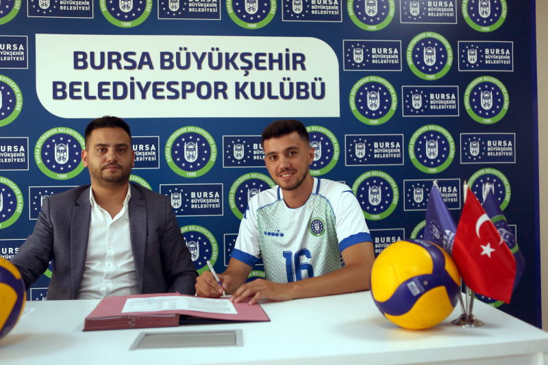 Burhan Zorluer Büyükşehir Belediyespor’a imza attı