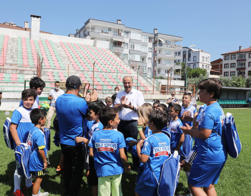 Yaz Spor Okulu’nda formalar Başkan Türkyılmaz’dan