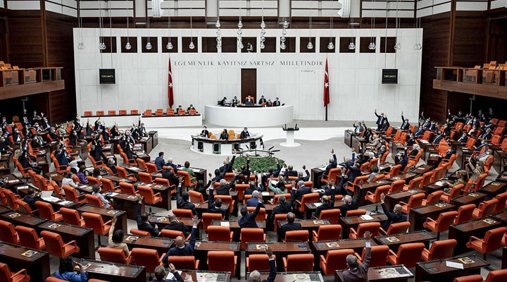 AKP yeni torba yasa teklifini Meclis’e sundu: OHAL düzenlemeleri uzuyor