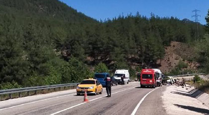 Adana’da düğün yolunda kaza: 5 ölü, 1 yaralı