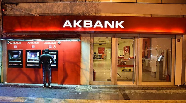 Tepkiler Artıyor! Akbank’ta 30 Saattir Bankacılık İşlemleri Yapılamıyor
