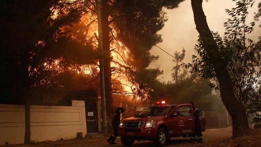 Atina’da insanlara “Evde kal” uyarısı yapıldı