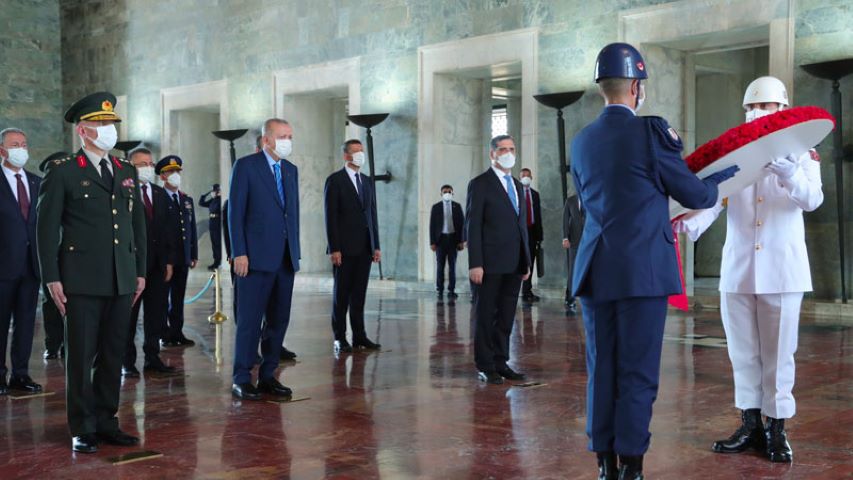 Erdoğan, Anıtkabir Özel Defteri’ne yazdı