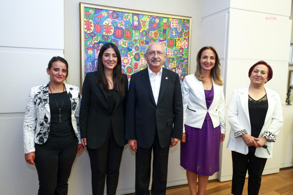 Kılıçdaroğlu, CHP Kadın Kolları’nın son 6 aydaki 30 bininci yeni üyesi ile bir araya geldi