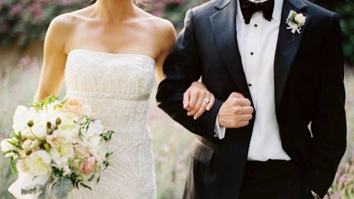 Evli çift düğünlerine gelmeyenlere 2 bin TL’lik fatura gönderdi