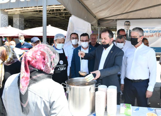 Belediyeden geleneksel aşure ikramı