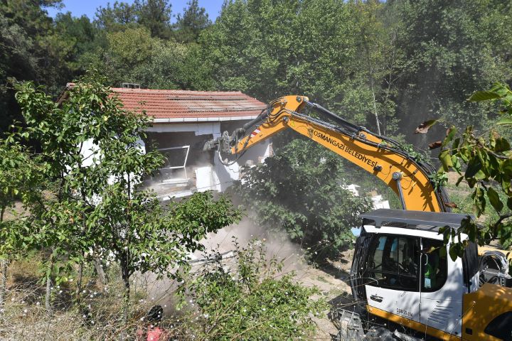 Dağ ve ova kaçak yapılardan temizleniyor