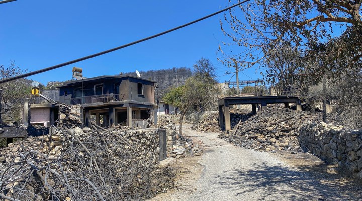 Antalya’da yangınlar nedeniyle 35 mahalle tahliye edildi