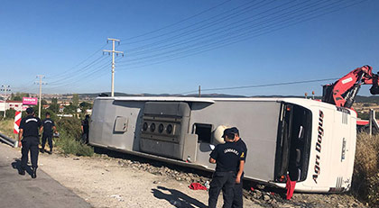 Uşak’ta yolcu otobüsü devrildi: 33 yaralı