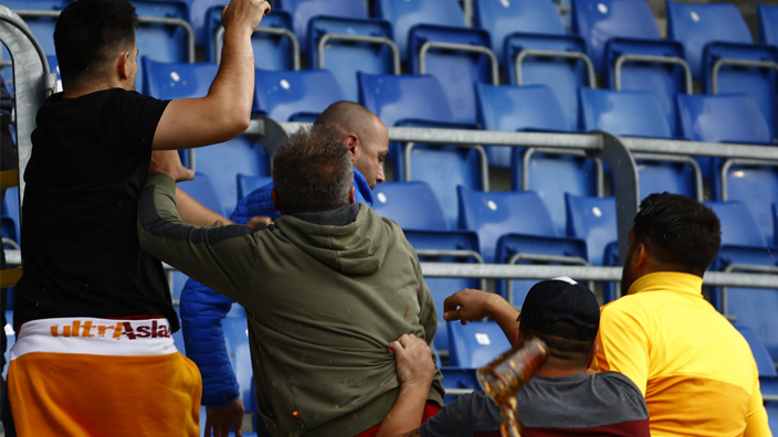 Galatasaray maçında tribünde kavga